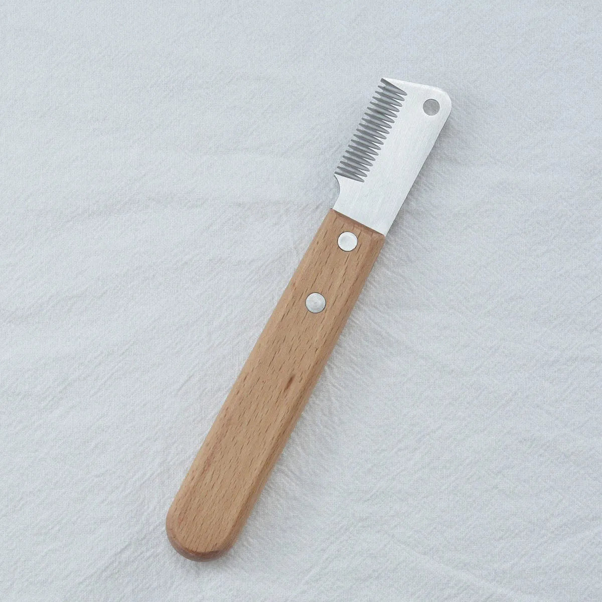 Wooden handle pet stripping comb with metal fittings for grooming cats and dogs