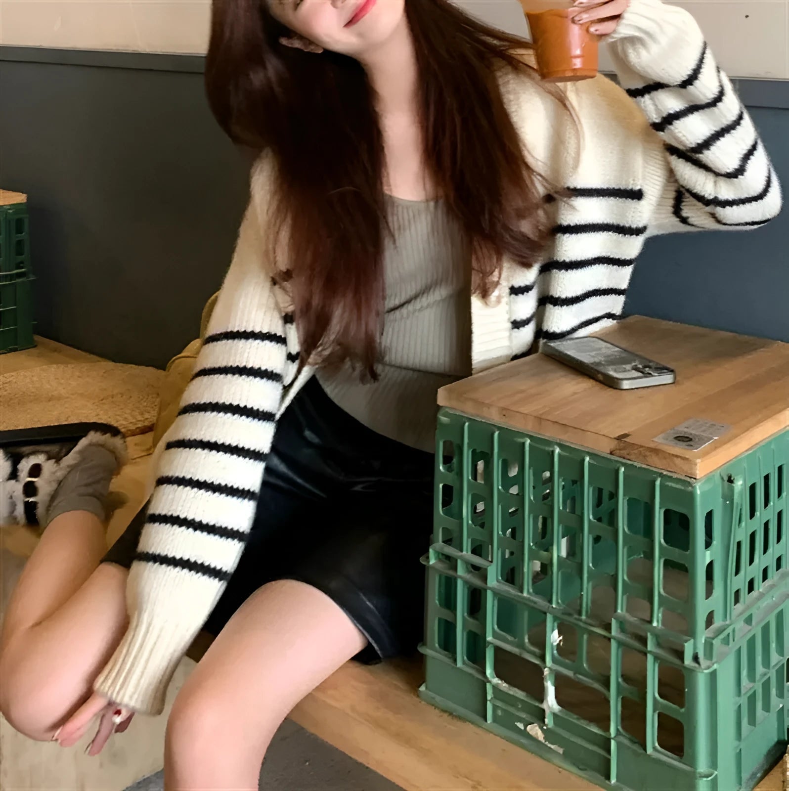 Button-front collar cardigan with 3D pattern in picture colour