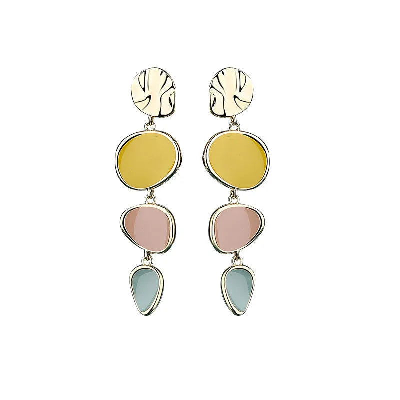 A pair of simple disc-shaped alloy earrings with a Morandi three-colour oil-drip wash finish.