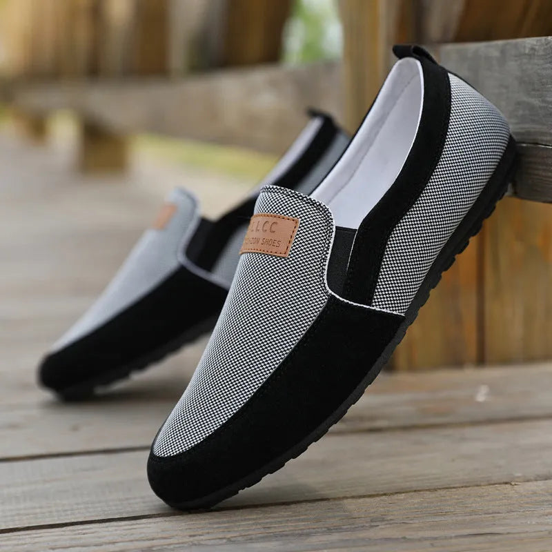 Men's grey and khaki canvas board shoes with round toe and rubber sole.