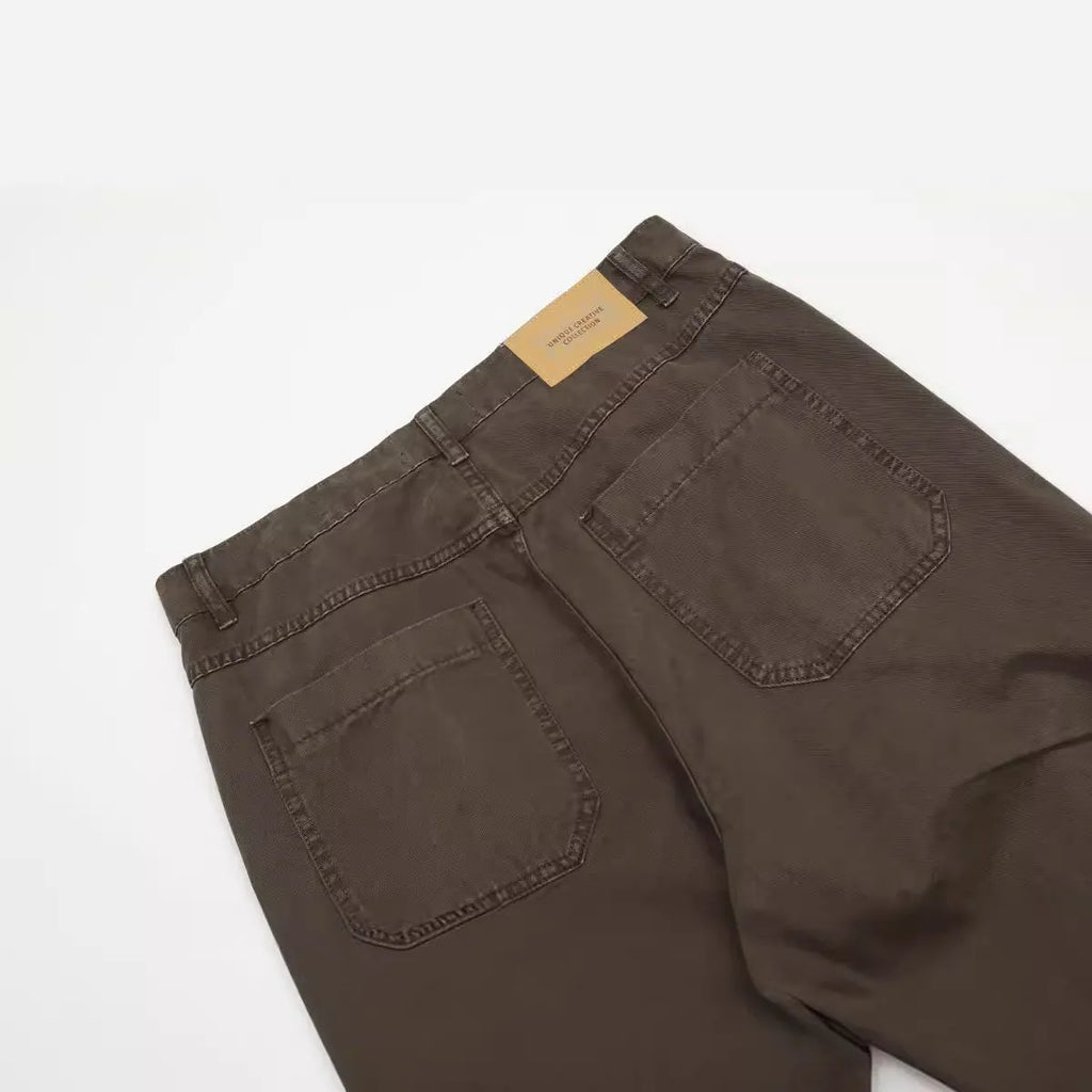 Men's loose straight-leg trousers in brown colour with high-waist design and zipper fly closure