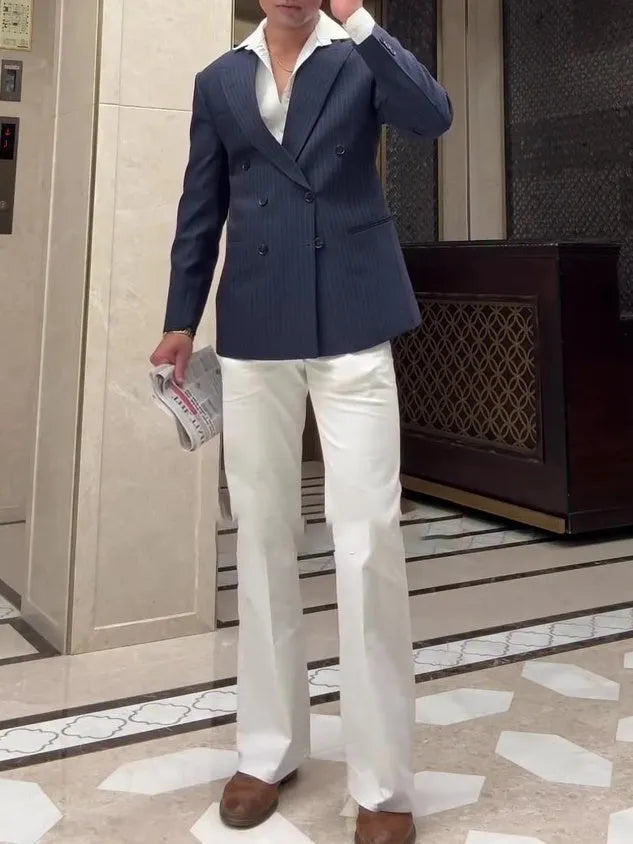 Man wearing a classic striped double breasted blazer in regular fit
