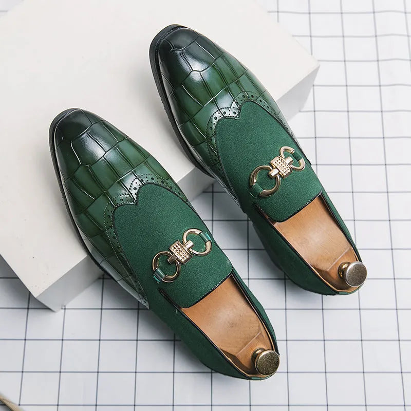Korean style men's pointed toe leather shoes in black or green with a low top and rubber sole.
