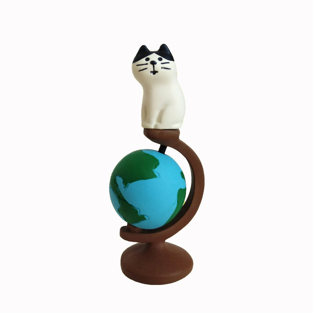 Cartoon cat Statue of Liberty resin statue holding a world globe, Carp Cat and Earth Instrument Cat styles.