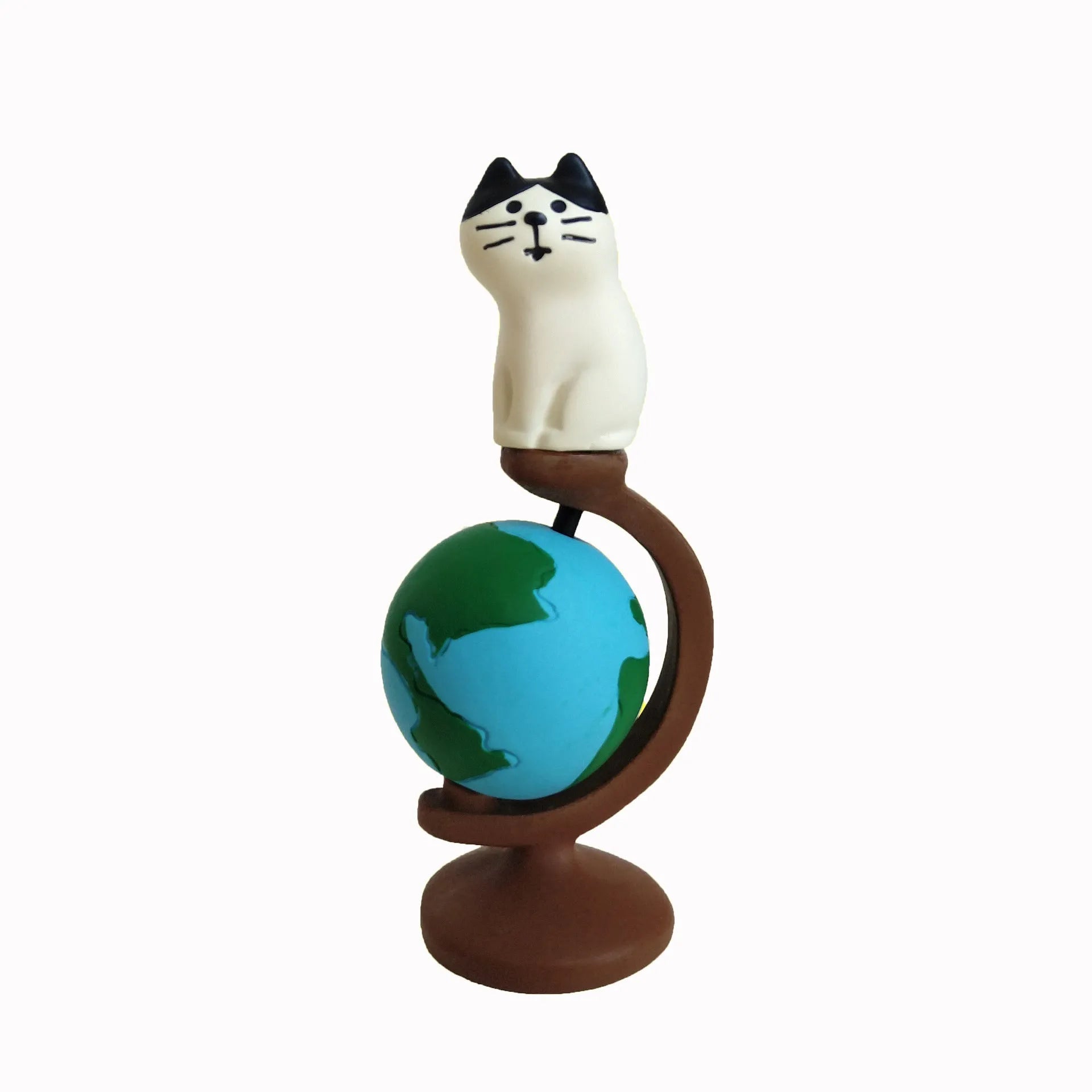 Cartoon cat Statue of Liberty resin statue holding a world globe, Carp Cat and Earth Instrument Cat styles.