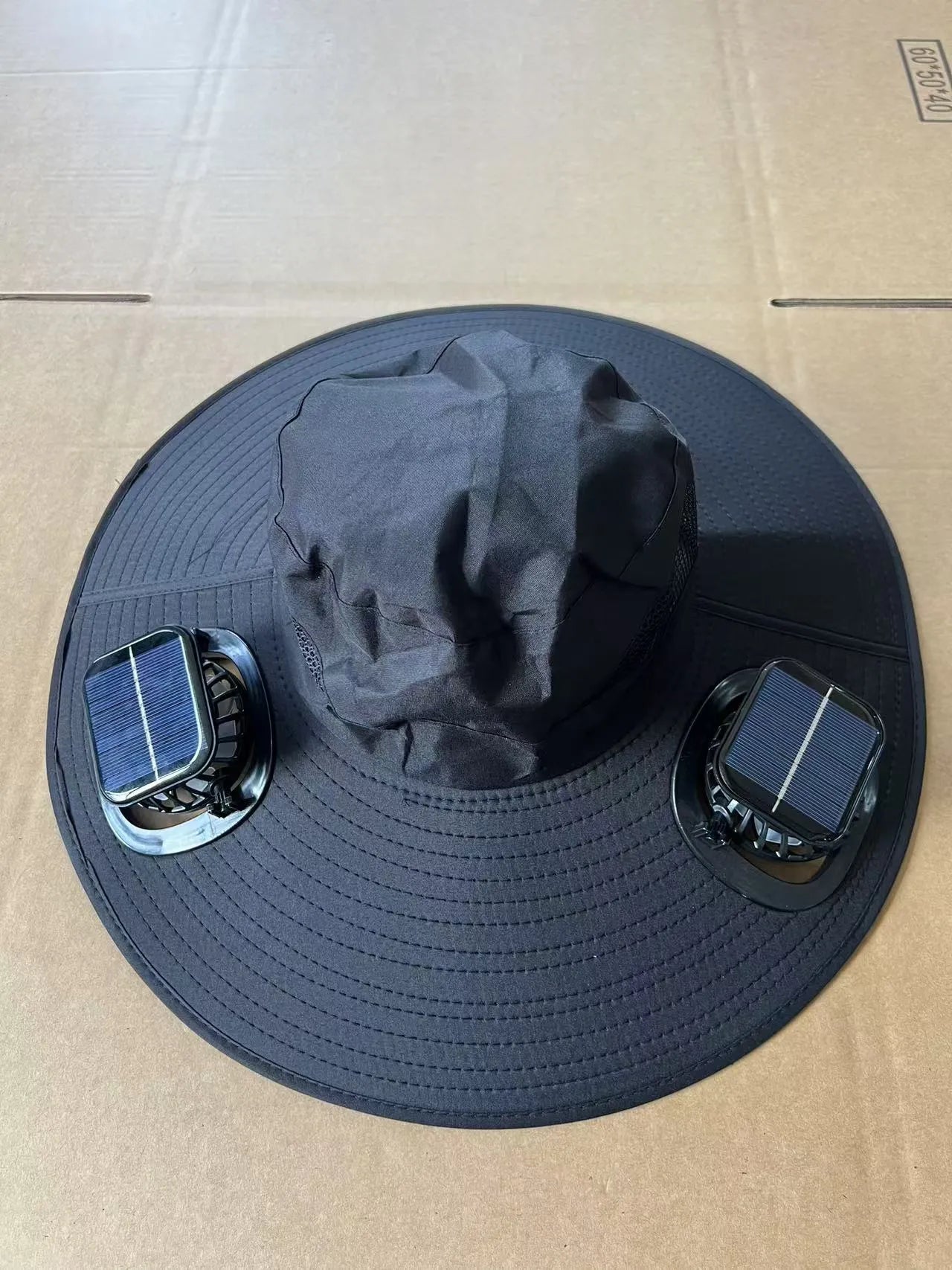 Men's grey solar fan cooling cap with wide brim and built-in ventilation fan