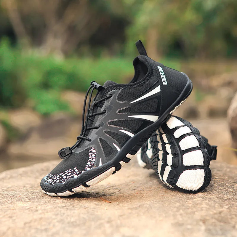 Men's and women's outdoor breathable quick-drying mesh shoes with non-slip rubber sole and low-top lace-up design