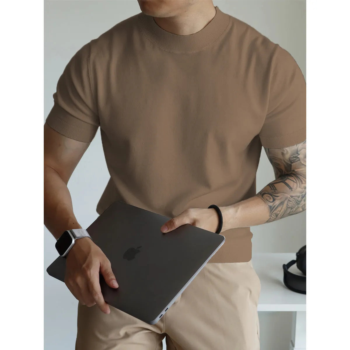 Men's slim-fit solid colour t-shirt in polyester fabric available in eight colour options