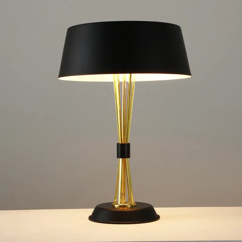 Iron table lamp with metal lampholder, LED light source, 35 x 66cm, Black or White, 220V