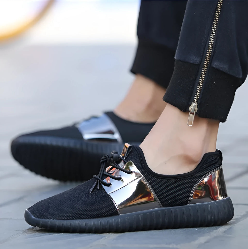 Breathable mesh casual flat shoes for men and women with lace-up closure and rubber outsole