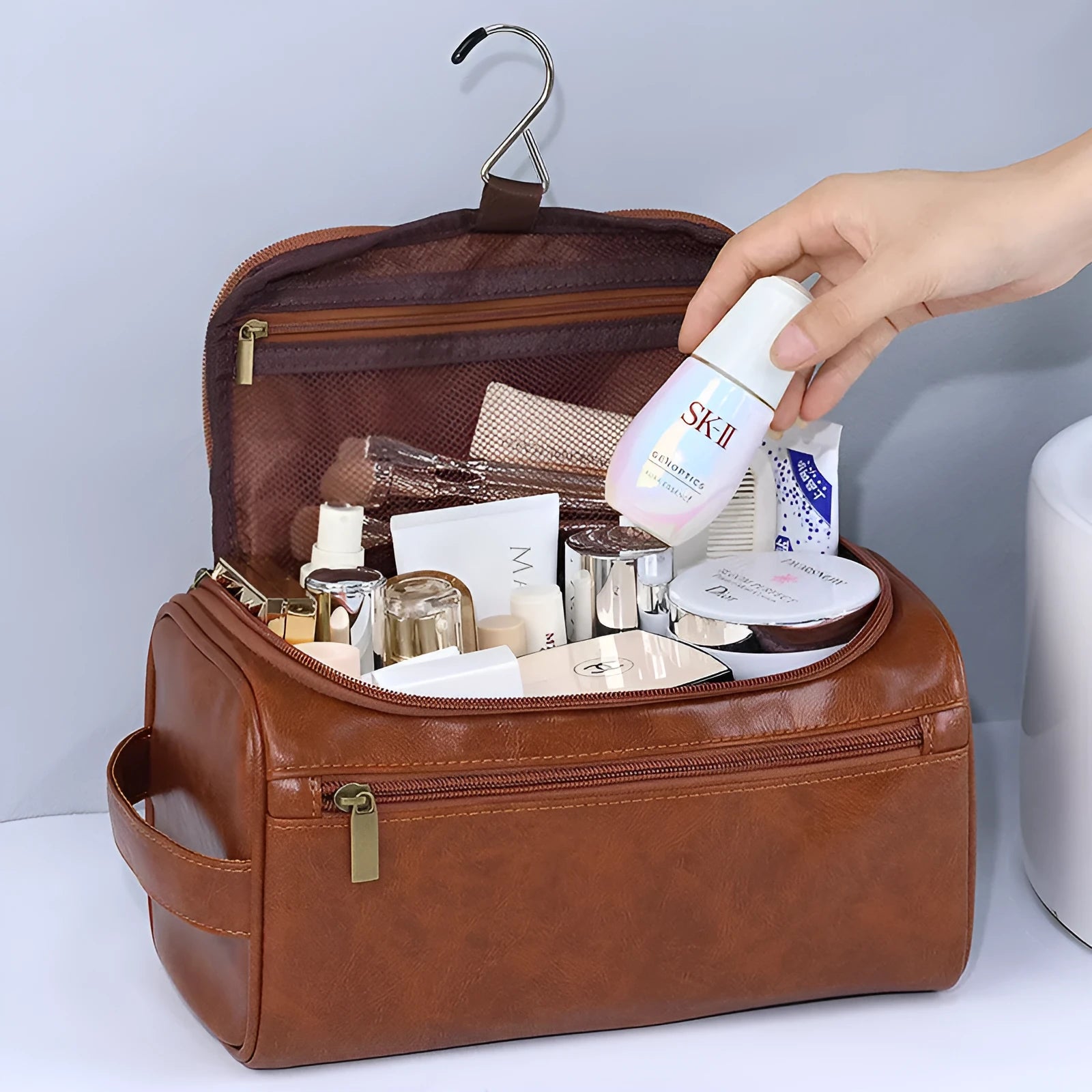 Retro style waterproof cosmetic bag in PU leather or Oxford cloth with large capacity for makeup and skincare storage