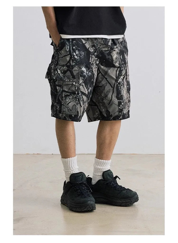 Loose casual straight-leg denim shorts in black or army green with mid-waist and zip fly