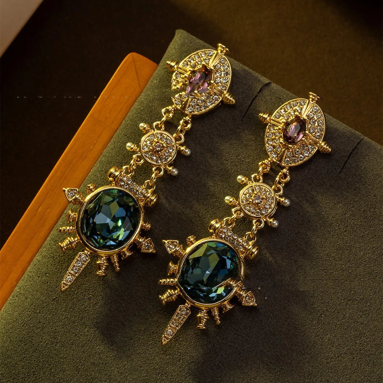 Gold retro geometric stud earrings with round design and diamond-treatment finish