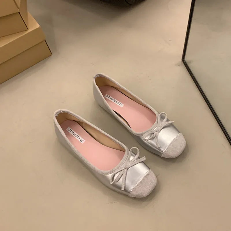 Retro-style Mary Jane ballet flats with square toe, decorative bow, and mid heel in wine red colour