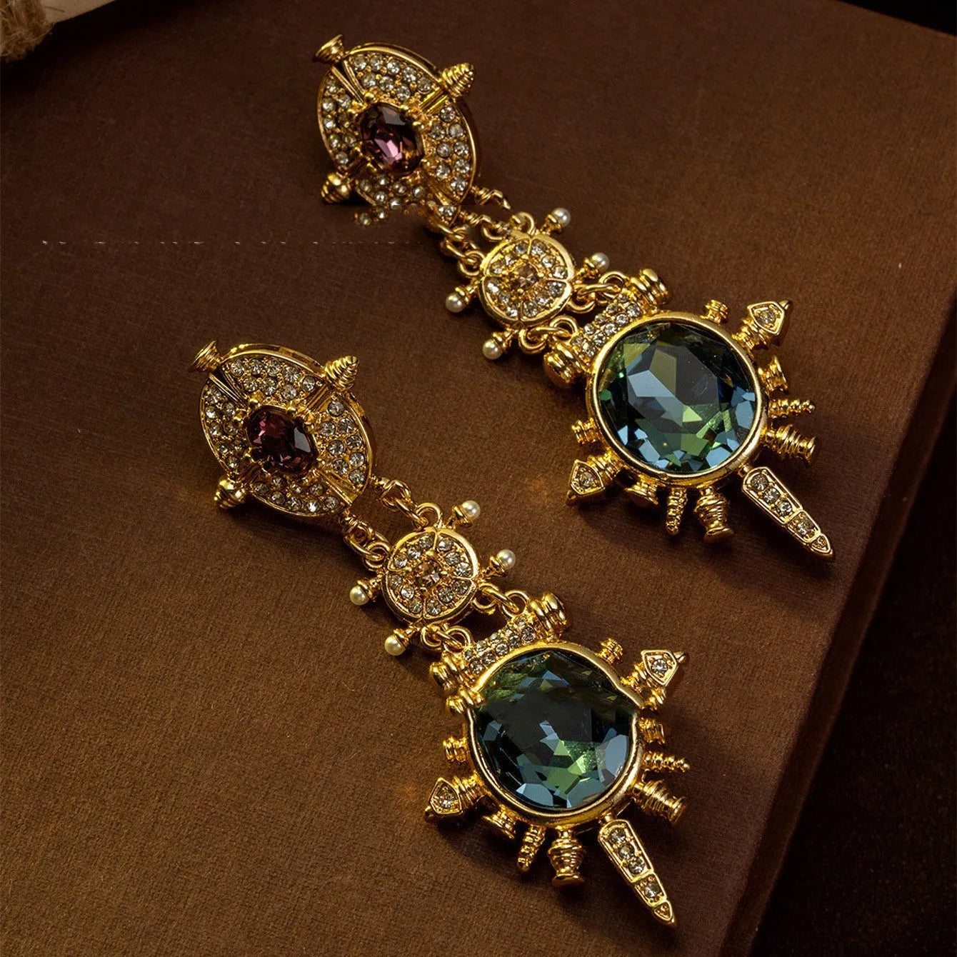 Gold retro geometric stud earrings with round design and diamond-treatment finish