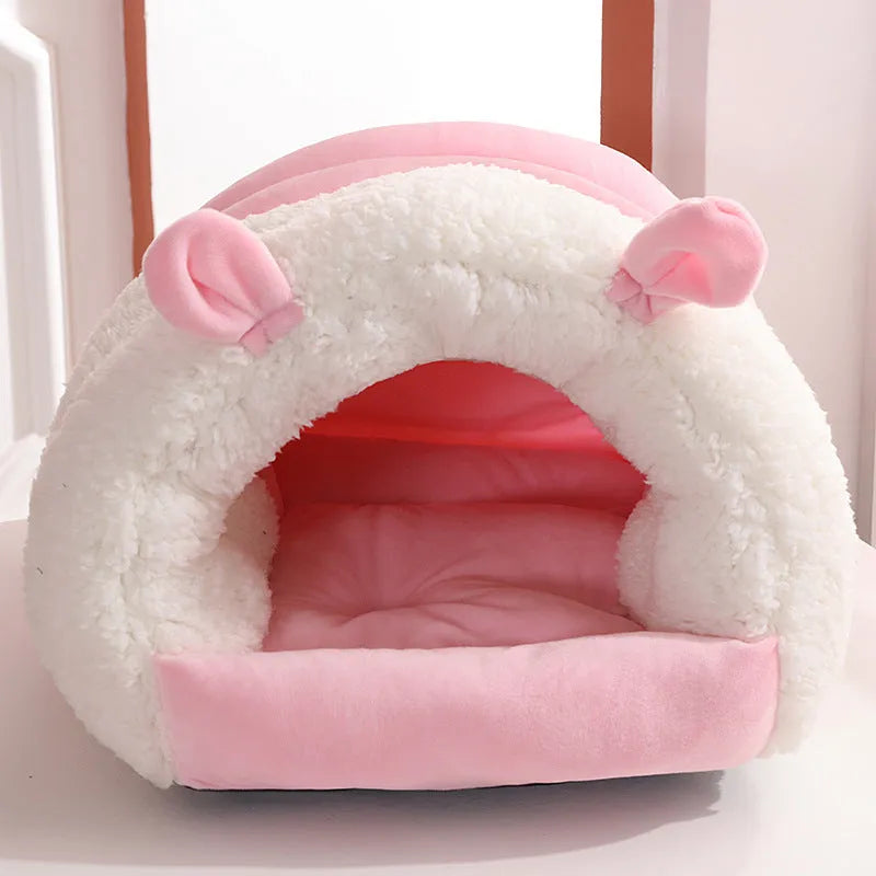 Closed cat nest in blue, available in sizes S 30x40 cm and M 40x50 cm, with washable outer material