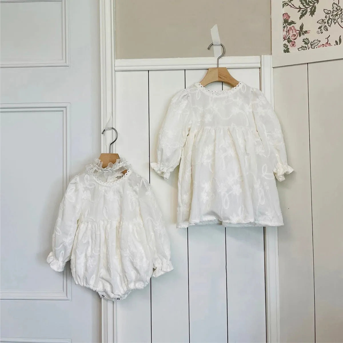 Girl infant stereo lace princess dress in beige, suitable for 66cm to 100cm heights, polyester fibre fabric