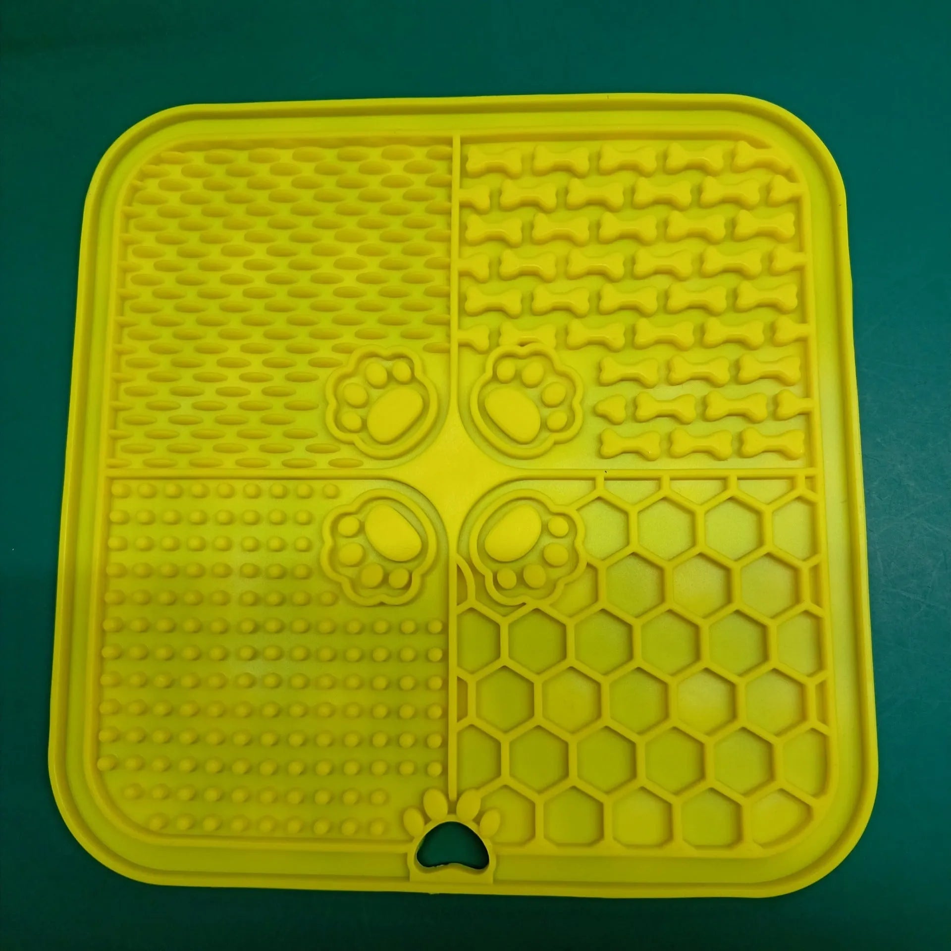 Silicone dog slow food mat in black with raised ridges to slow eating, anti-scatter design