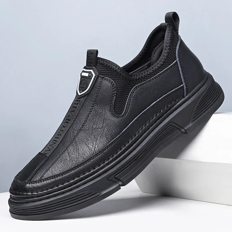 Men's solid colour casual leather shoes with round toe in black and brown options