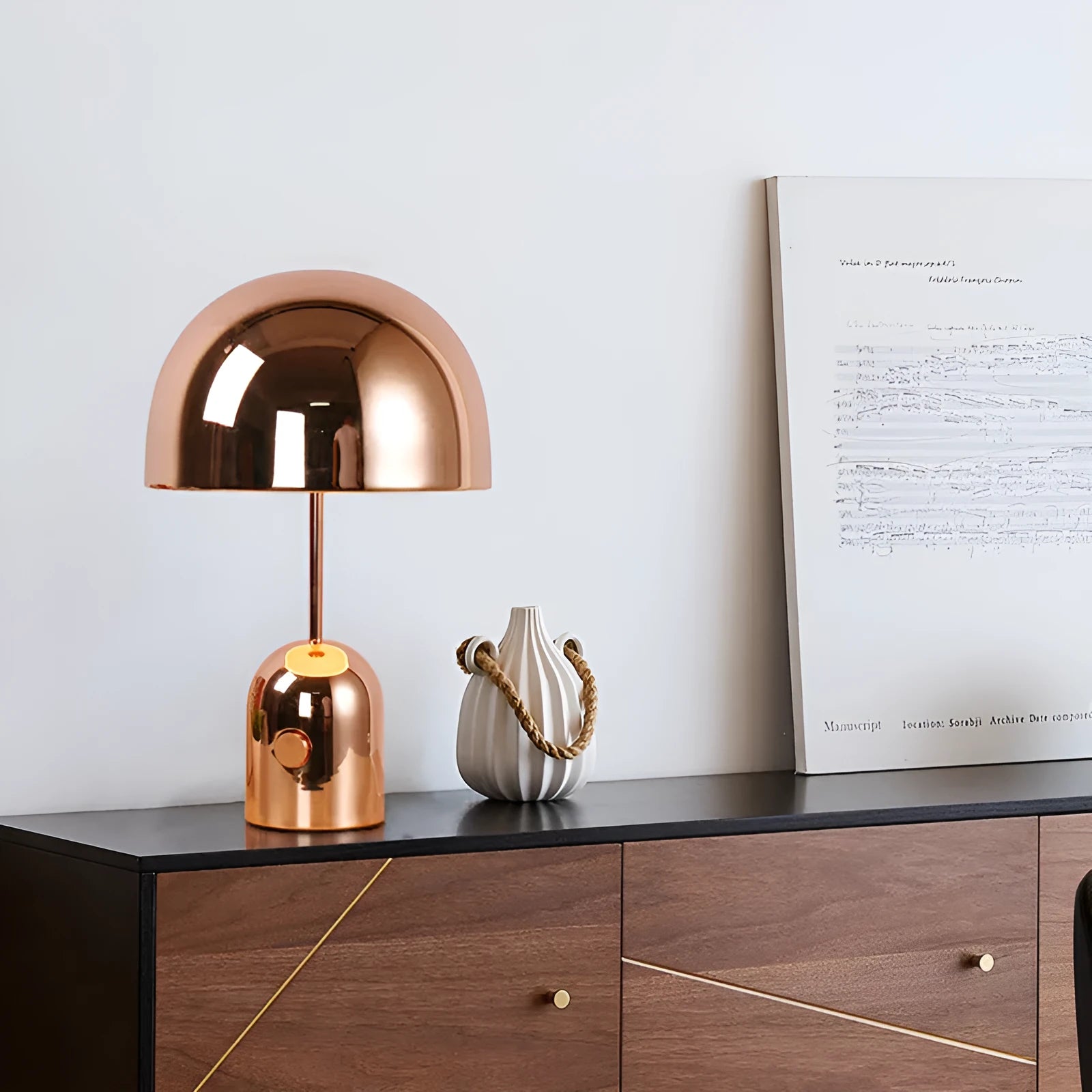 Mushroom-shaped table lamp in rose gold finish with a metal base, measuring 280mm wide.