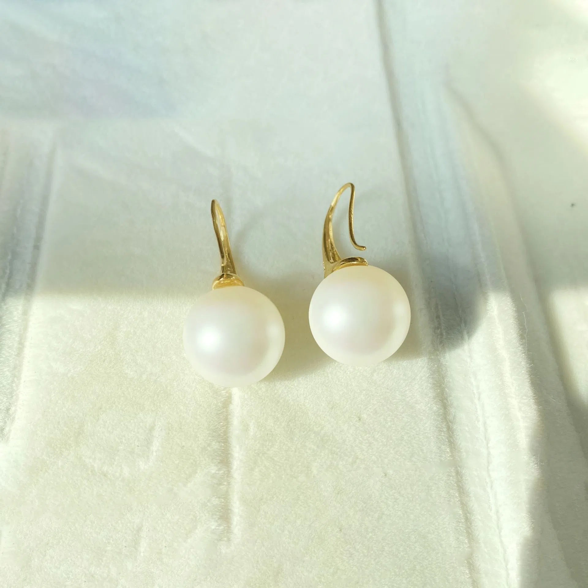 Geometric shell pearl drop earrings for women, fashionable OL style, single pair