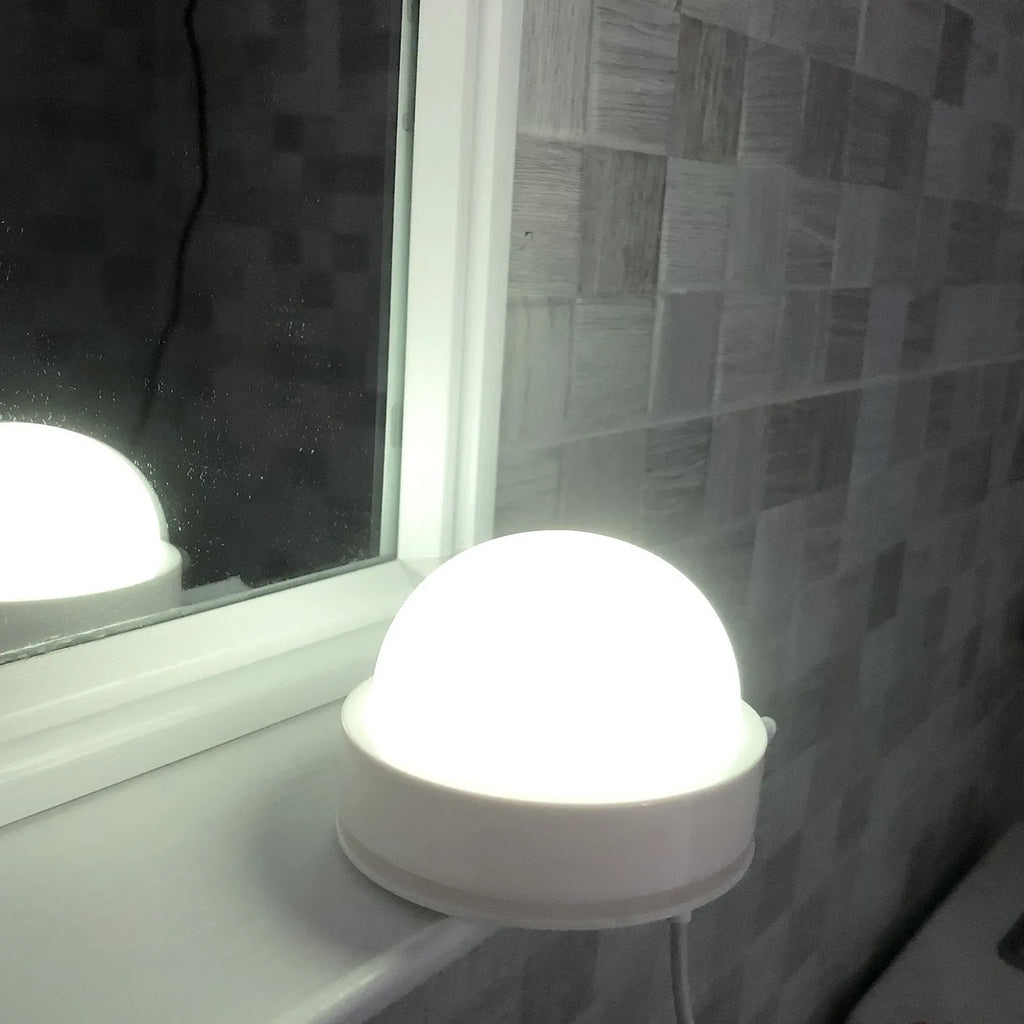 3D shooting night light with colourful gradient illumination and remote control on wooden surface