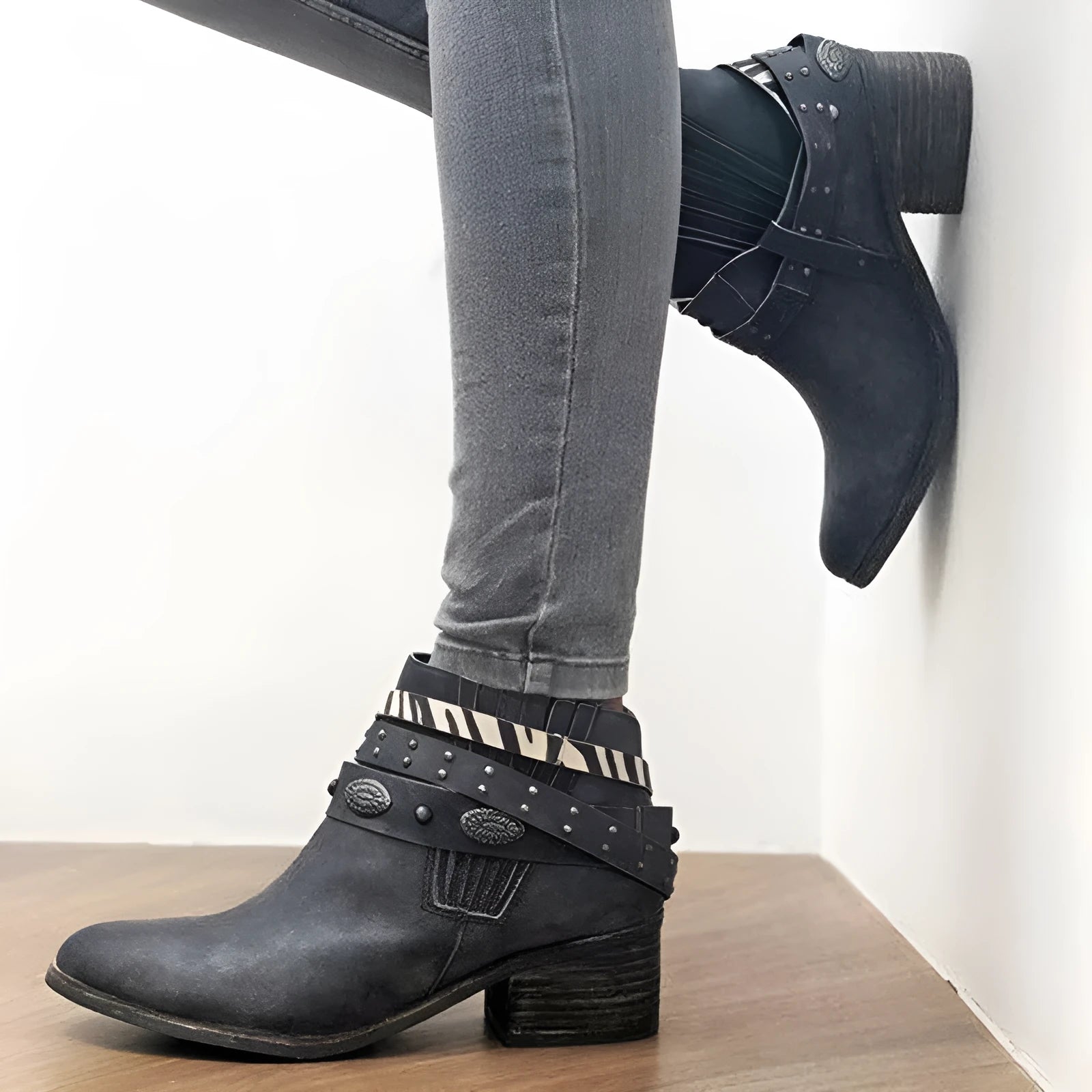 Vintage women's round toe thick heel shoes with tassels back tie in black artificial PU leather