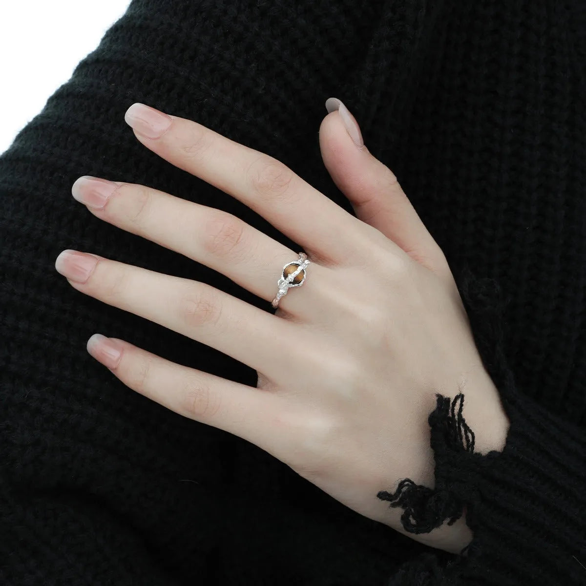 Women's adjustable silver ring with Saturn motif and white gold colour finish