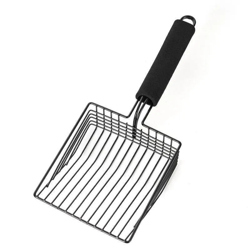 Black metal cat litter scoop with ergonomic handle and fine 0.8cm tine gaps.