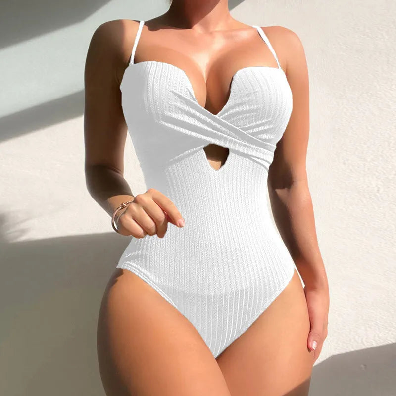 Women's solid colour one-piece swimsuit with slimming fit in polyester fabric