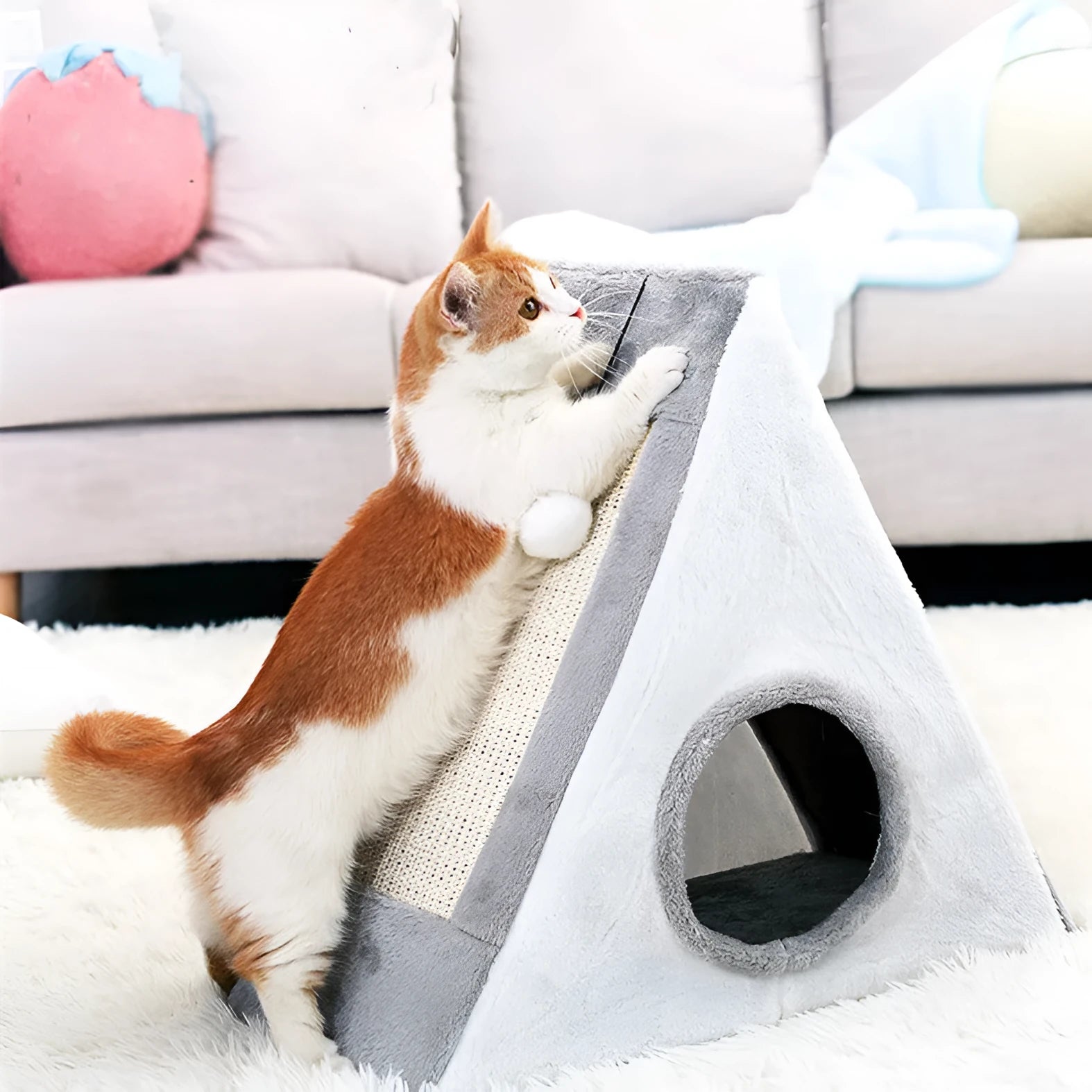 Triangular cat bed with integrated sisal scratching panels in grey and white colour scheme