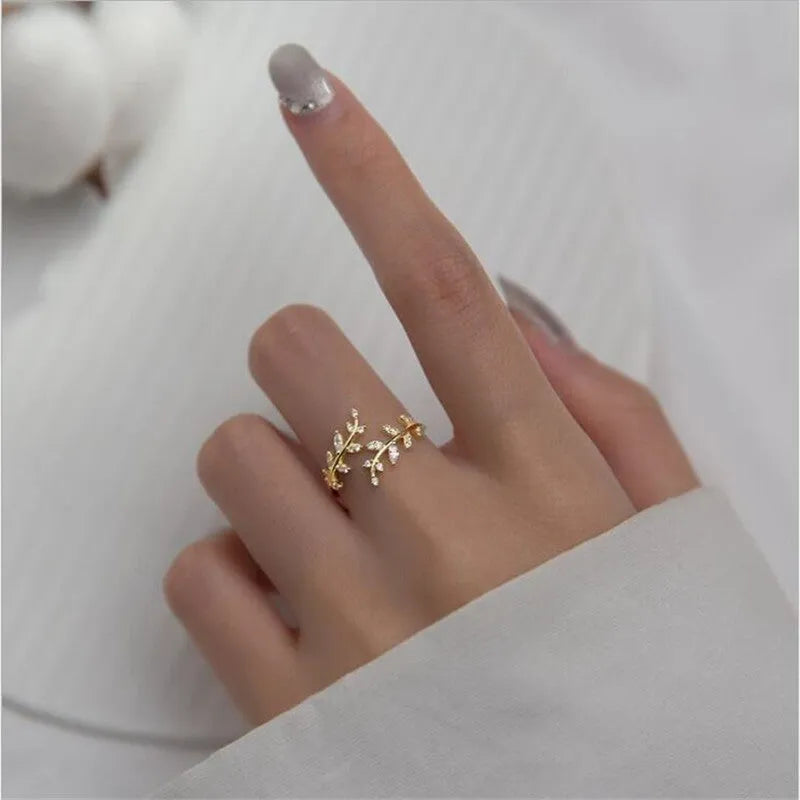 Women's leaf-shaped branch ring in electroplated copper, shown in silver and gold colour options.