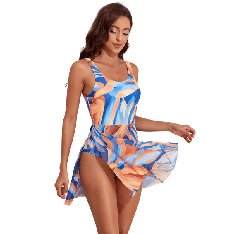 Women's single-shoulder floral swimsuit with slim waist contour in digital printed pattern