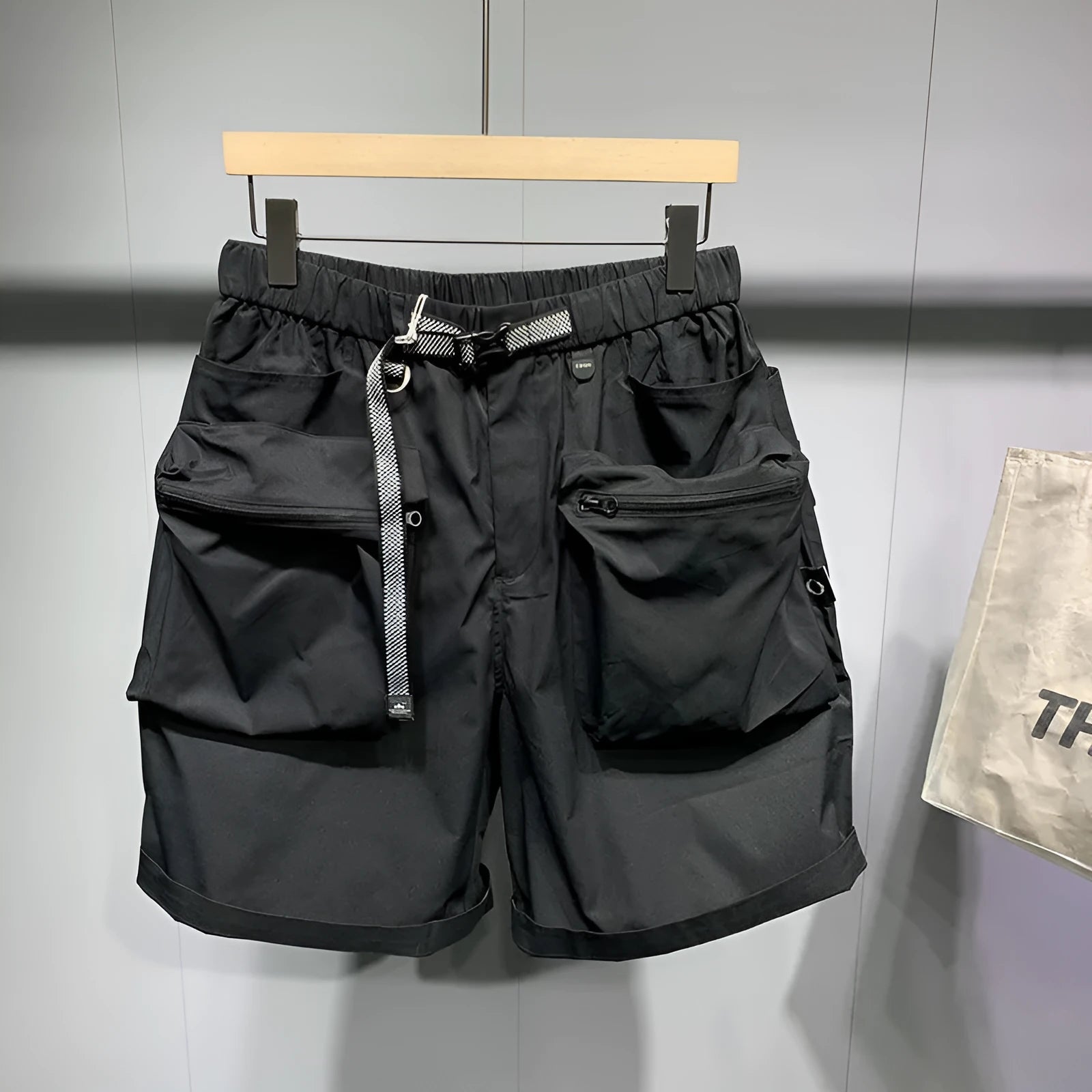 Men's large size work shorts with multiple pockets in black and grey colours