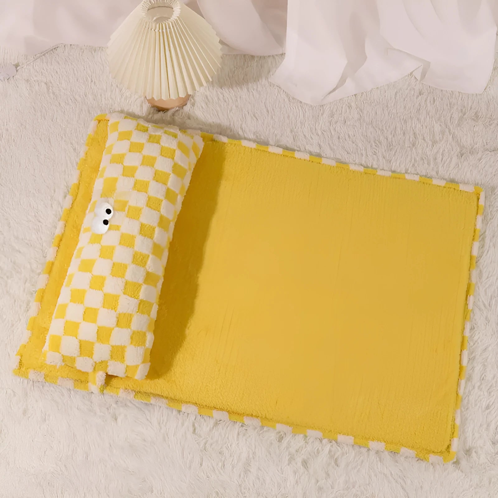 Four-season pet nest cushion in grey or yellow available in four sizes with measured dimensions and weight recommendations