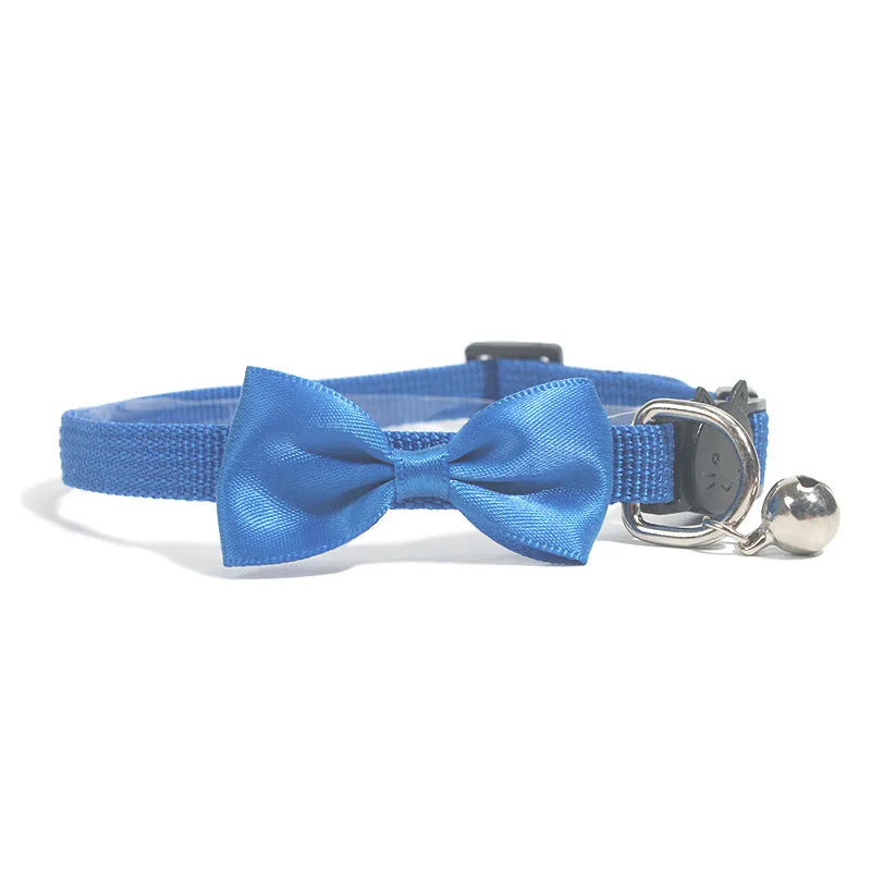 Multi-colour adjustable cat collar with bell and striped pattern in nylon material