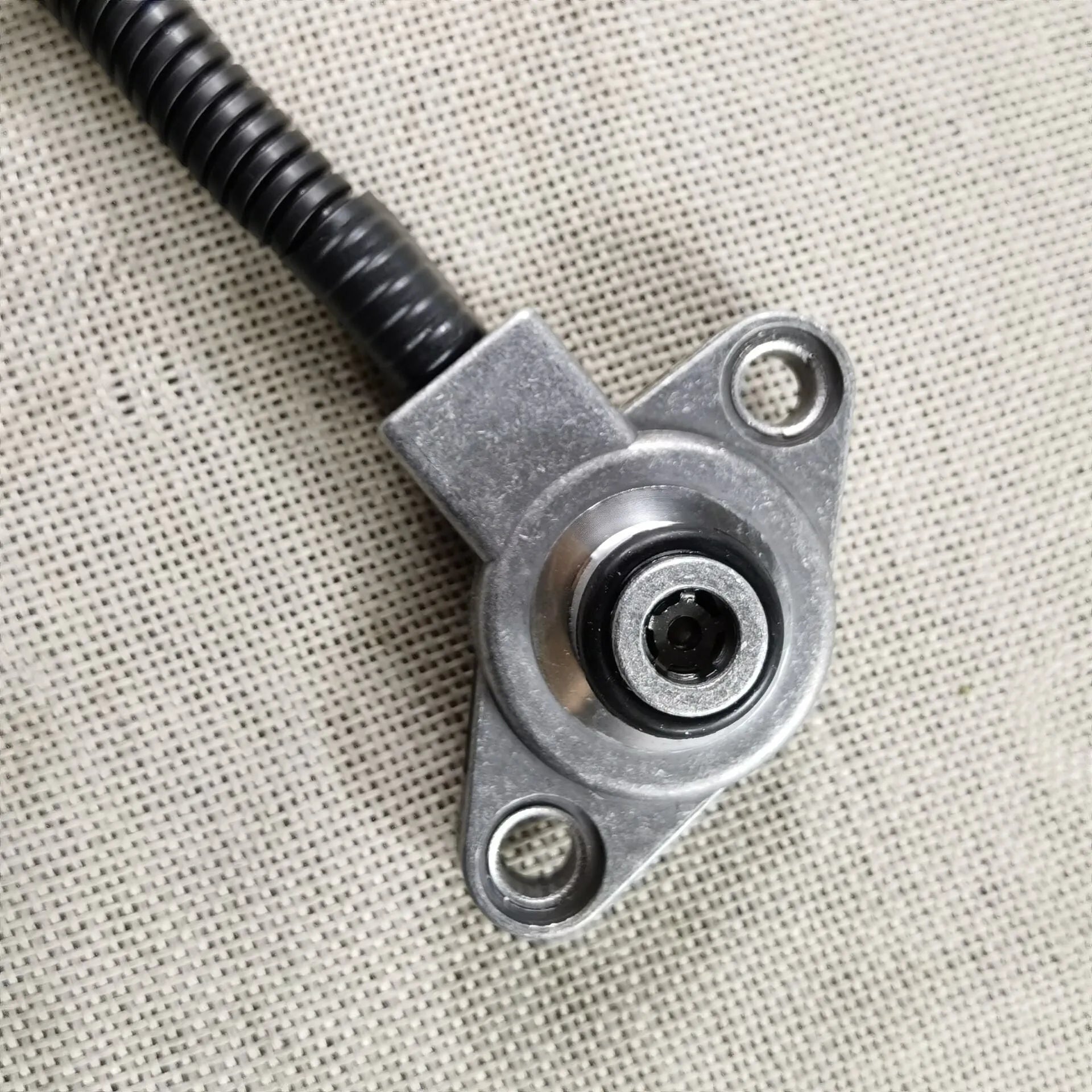 Gearbox pressure sensor model 7700100009 made of metal for transmission systems