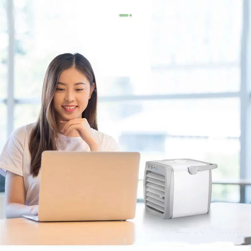 White mini mobile air conditioner fan, USB powered, 160 x 170 x 160mm, with water tank and ice curtain