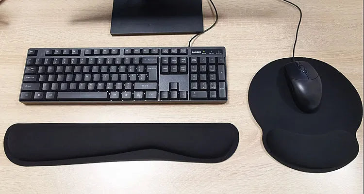 Memory foam wrist rest pad in black or grey, 460x85x25mm and 430x85x25mm, non-slip base for keyboard and mouse