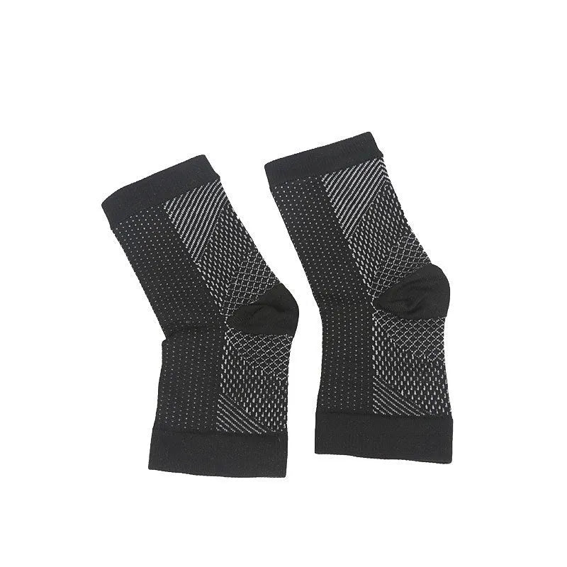 Compression sports socks in short tube length with elastic pressure design for basketball activities