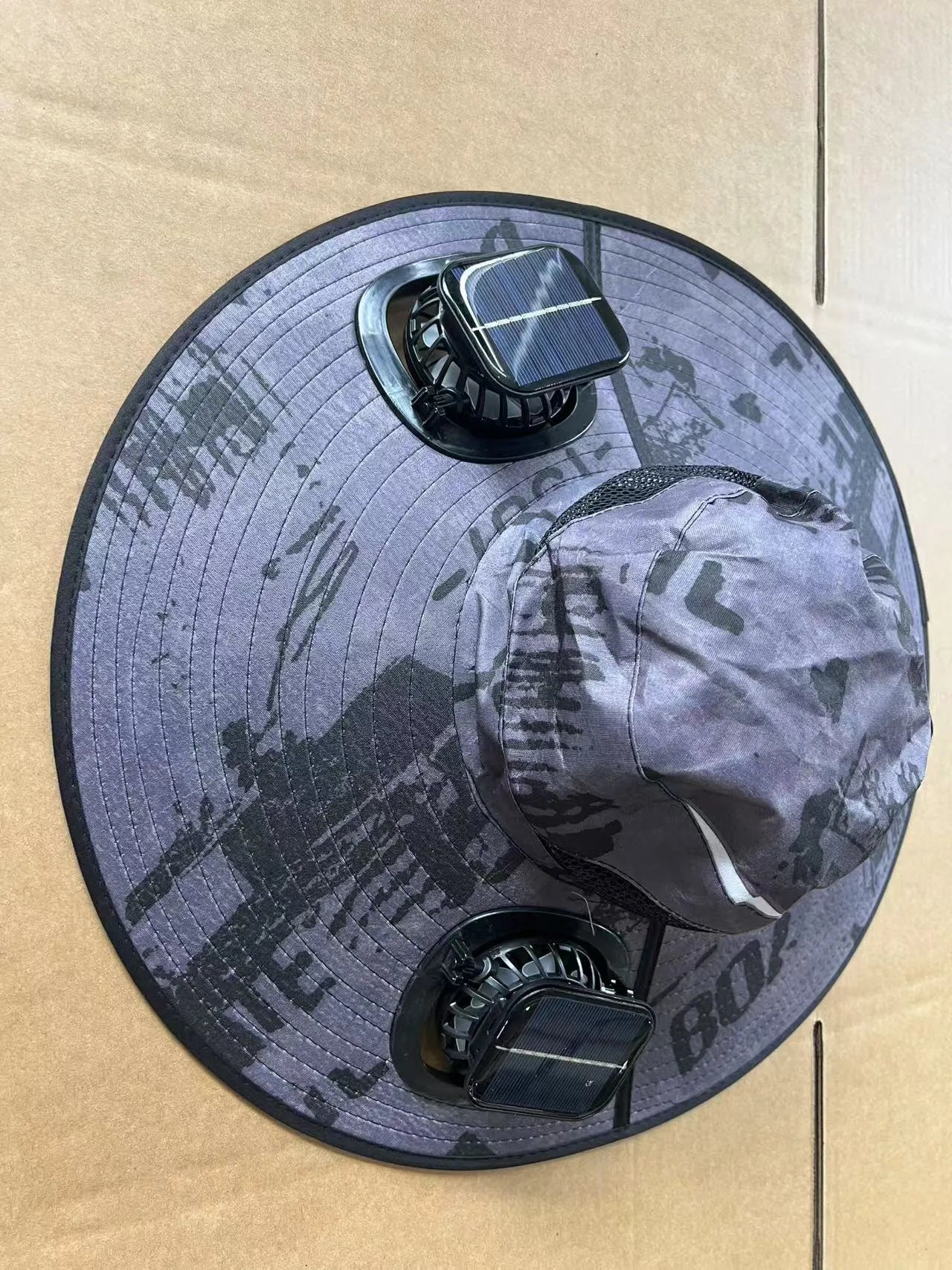 Men's grey solar fan cooling cap with wide brim and built-in ventilation fan