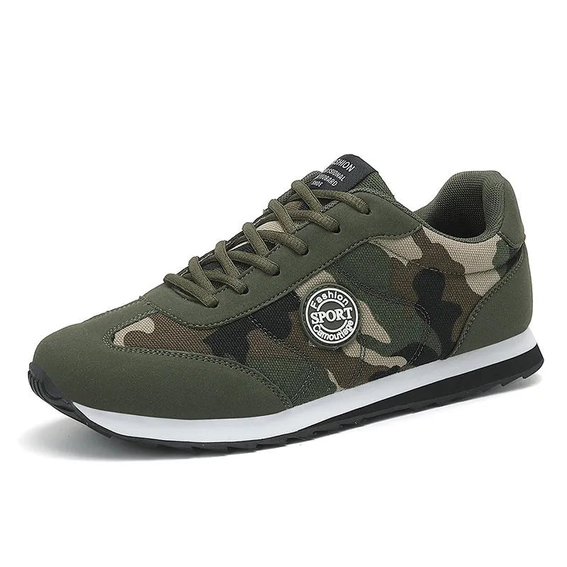 Camouflage pattern low-top running shoes with suede upper and mesh lining for outdoor sports