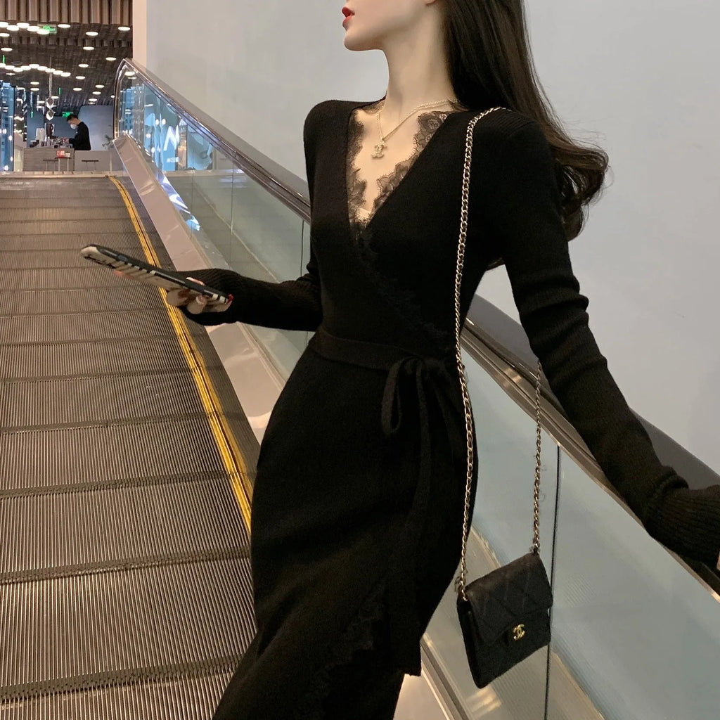 Black knee-length women's skirt with princess-line seams for a slim fit silhouette.