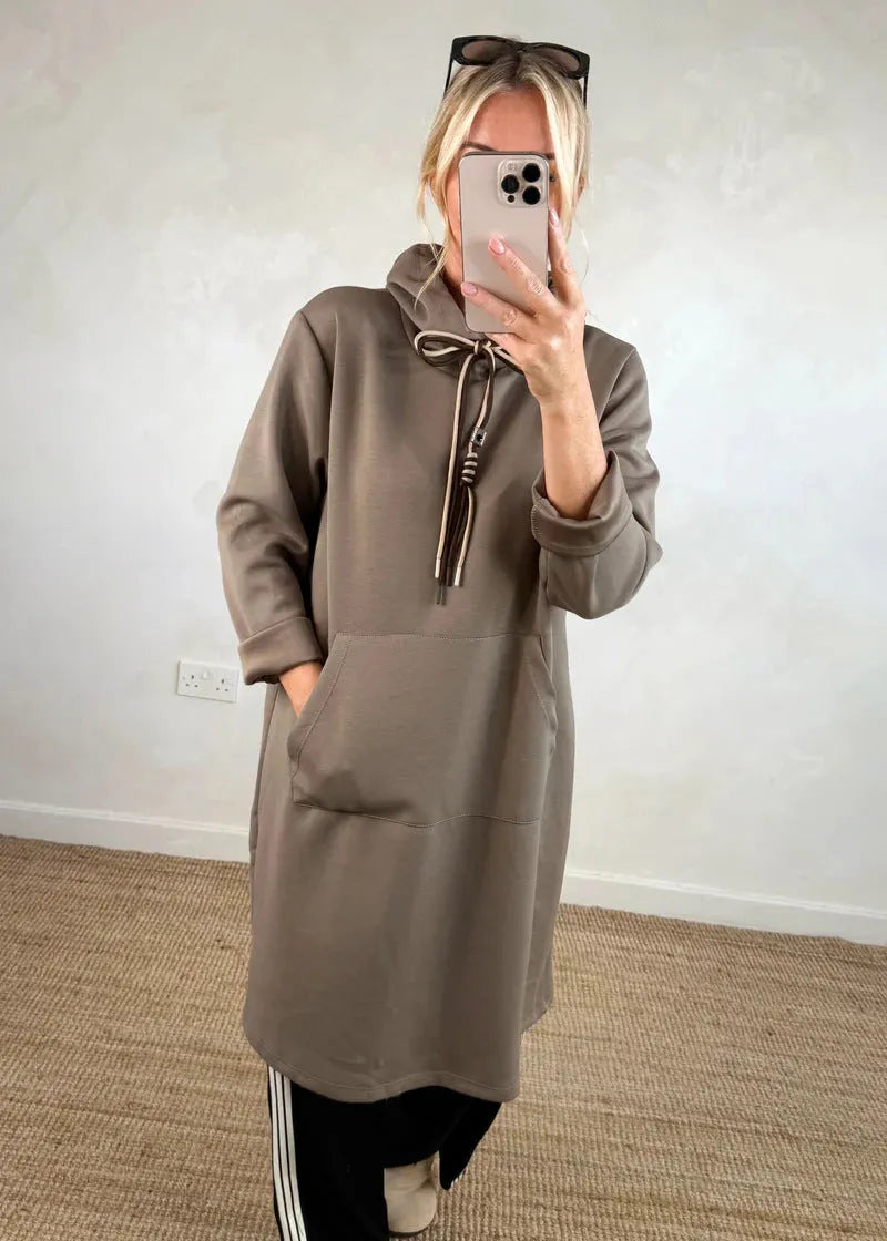 Women's loose oversized knit hooded maxi dress with pockets in solid colour, polyester construction