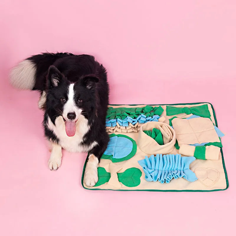 Snuffle mat for dogs, 60x60cm polar fleece feeding blanket with treat-hiding strips, Europe and America style