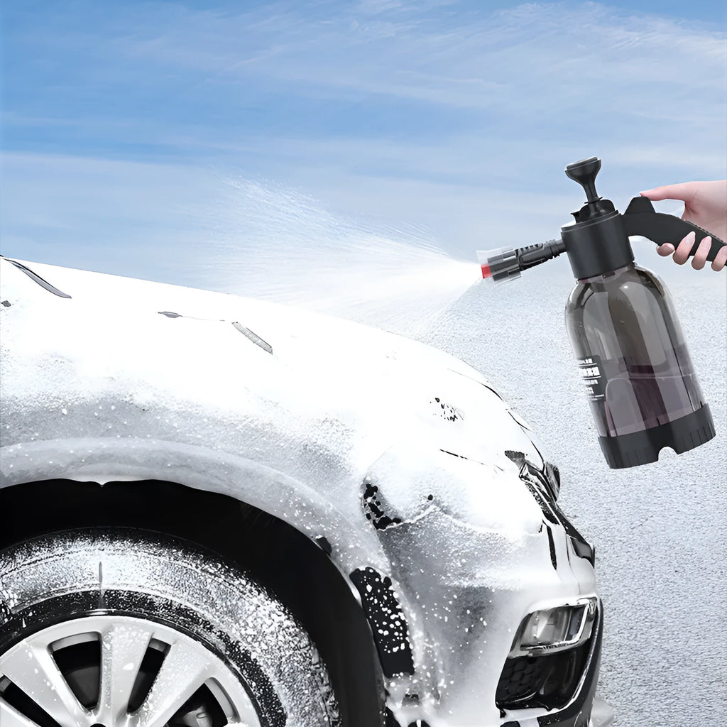 Black hand-held pressure sprayer with 2-litre capacity and two nozzles for garden and car cleaning