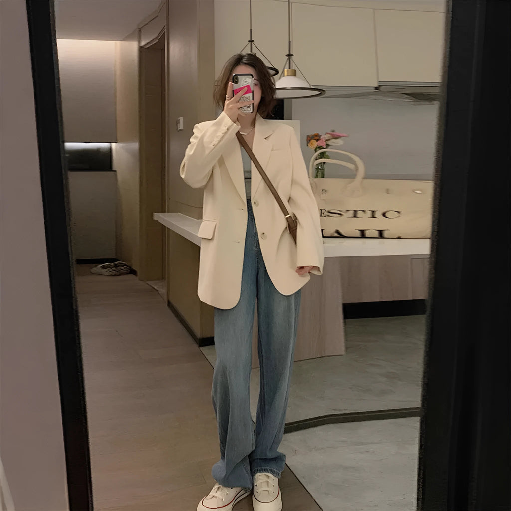 Korean-style light beige polyester small suit jacket with long sleeves and pockets on a model.