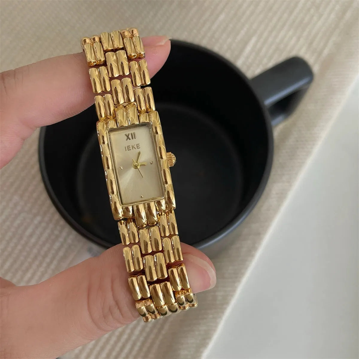 Women's mid-ancient Ins watch with stainless steel bracelet, 15mm white dial, and butterfly buckle