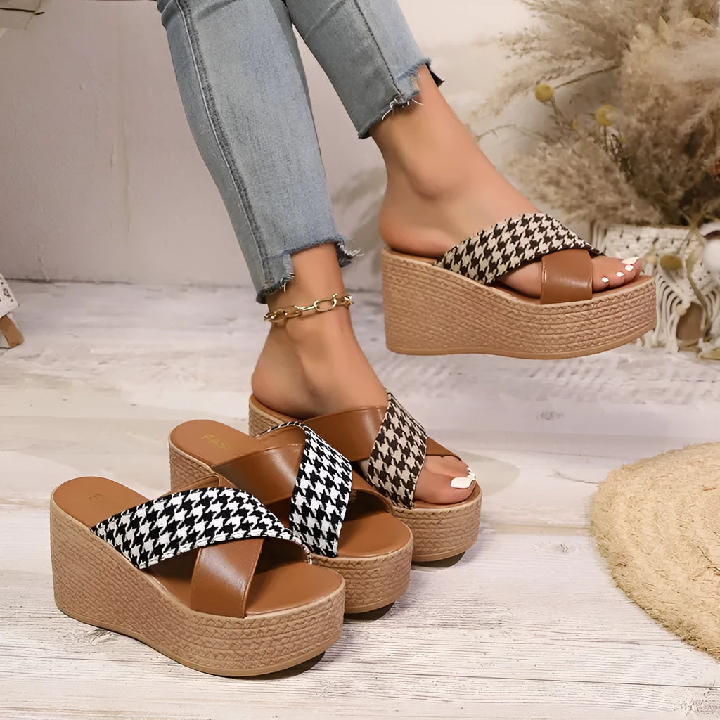 Cross leopard plaid wedge sandals in brown and black colours with rubber soles