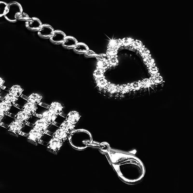 Four-row rhinestone pet collar with heart-shaped chain for dogs and cats in white colour